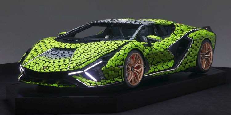 Lego Lamborghini Sián FKP 37 bersaiz sebenar dihasilkan selama 8,660 jam daripada 400,000 keping bata Lego