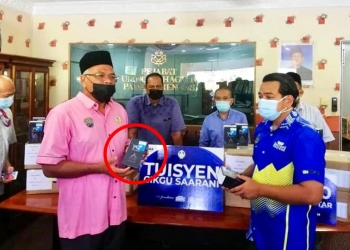 Kerajaan Perak edar telefon berkualiti rendah dan harapkan pencapaian berkualiti tinggi?