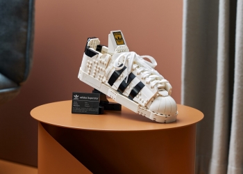 Lego Adidas Originals Superstar Sneaker, tampil dengan kotak & tali seperti kasut asli