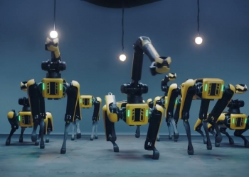 Kumpulan K-Pop terkemuka dicabar robot dalam pertarungan menari