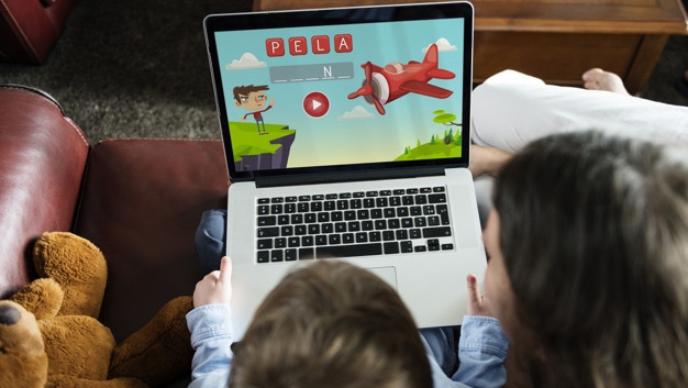 Ajar anak kecil kendalikan laptop dengan 5 cara asas ini