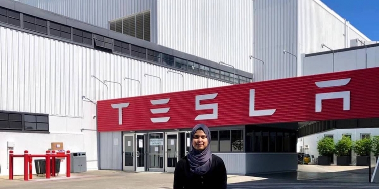 Tesla ambil pelajar kejuruteraan Malaysia sebagai Pengajar Robotik