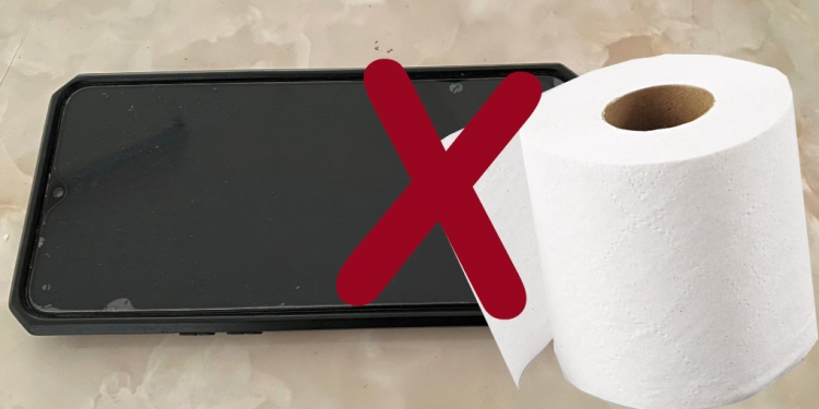 Pastikan anda elak 4 bahan ini ketika bersihkan skrin telefon