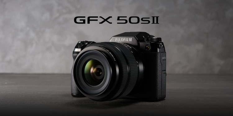 Fujifilm GFX50S II dijual di Malaysia pada harga hampir RM18,000