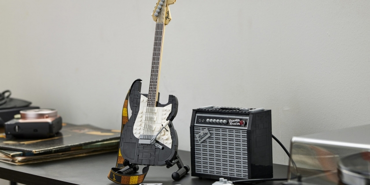 Lego gitar elektrik ini kelihatan seperti gitar Fender Stratocaster sebenar