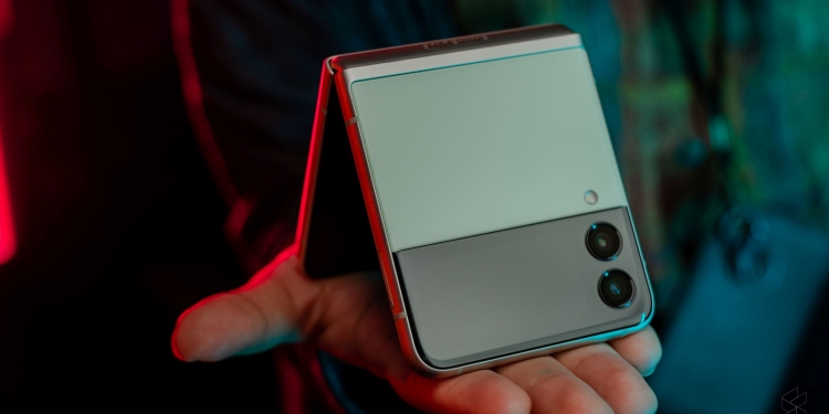 Jaminan Samsung Care+ percuma 1 tahun dan e-baucar sehingga RM500 menanti pembeli Galaxy Z Fold3 dan Z Flip3 5G