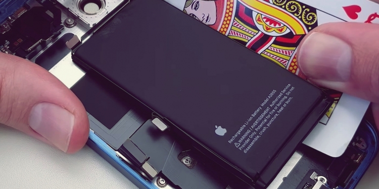 Kapasiti bateri siri iPhone 13 sekitar 13% lebih besar daripada siri iPhone 12