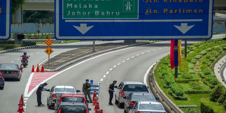 Persatuan Perubatan Malaysia sarankan kapasiti ICU jadi kayu ukur pemansuhan larangan rentas negeri