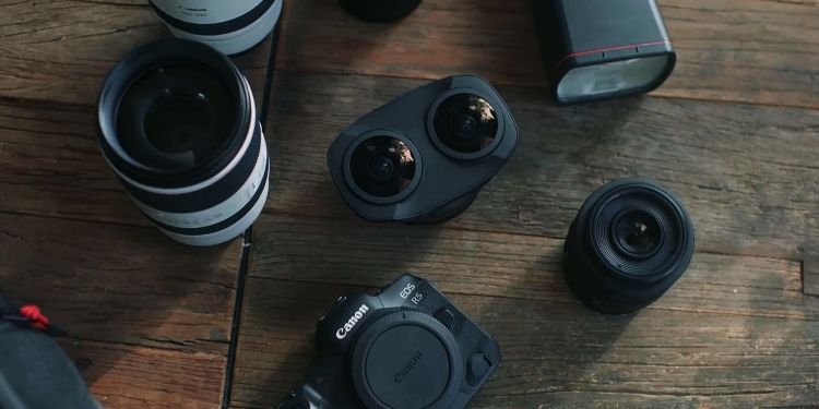 Canon umumkan lensa unik, “dwimata” RF5.2mm F2.8L