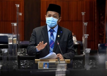 Menteri Wilayah kongsi nombor telefon peribadi untuk warga KL laporkan jalan berlubang