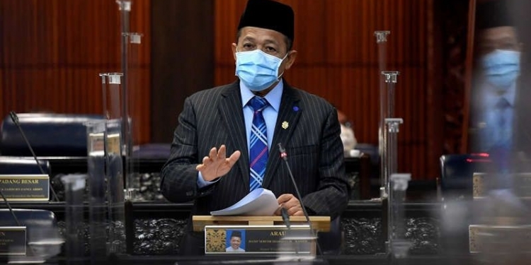 Menteri Wilayah kongsi nombor telefon peribadi untuk warga KL laporkan jalan berlubang