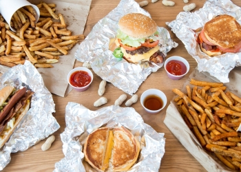 Outlet pertama Five Guys Malaysia dibuka di Genting Highlands, tapi ada satu kekurangan