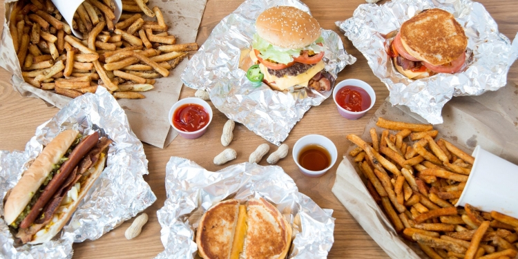 Outlet pertama Five Guys Malaysia dibuka di Genting Highlands, tapi ada satu kekurangan