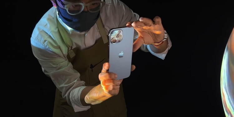 Demonstrasi iPhone 13 ini pamerkan kenapa kamera Android sukar saingi Apple