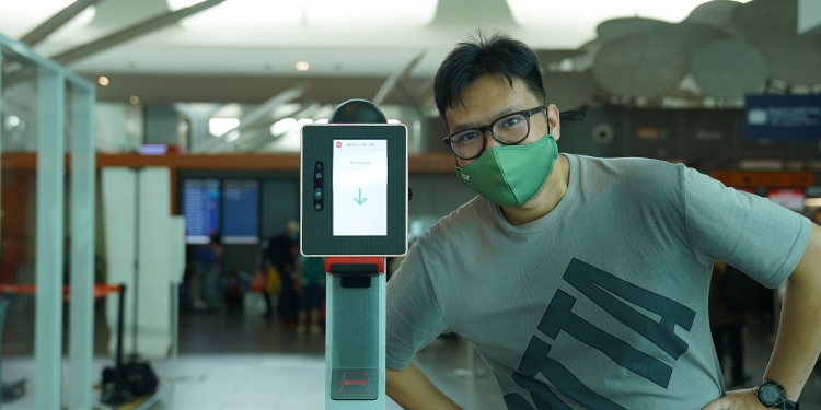 AirAsia FACES: wajah anda ganti pas masuk pesawat