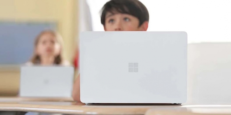 Windows lancar komputer untuk pembelajaran bilik darjah, Surface Laptop SE