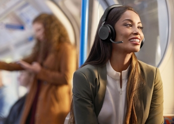 Jabra Evolve2 75 ada 8 mikrofon untuk sidang suara superjelas