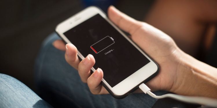 TIPS: 5 cara cas bateri telefon dengan cepat
