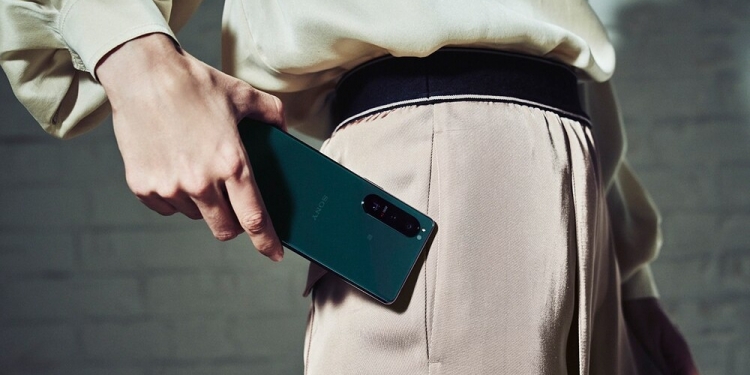 Sony Xperia 5 III, telefon cilik flagship mula terima tempahan awal