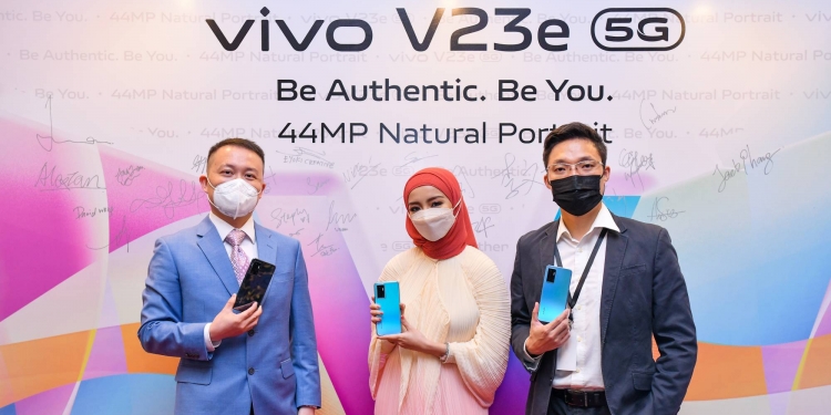 Siri Vivo V23e miliki kamera hadapan autofokus untuk swafoto jelas dan tajam