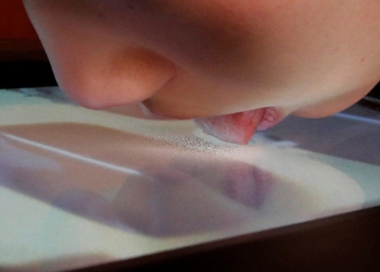 Skrin TV ini keluarkan rasa makanan