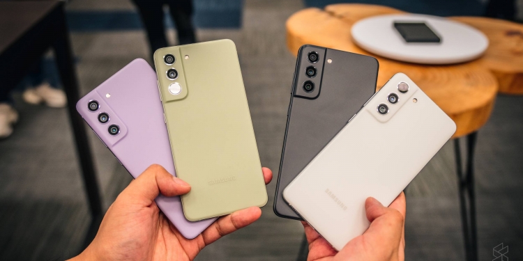 Galaxy S21 FE: peranti flagship Samsung lebih mampu milik hadir tanpa aksesori penting