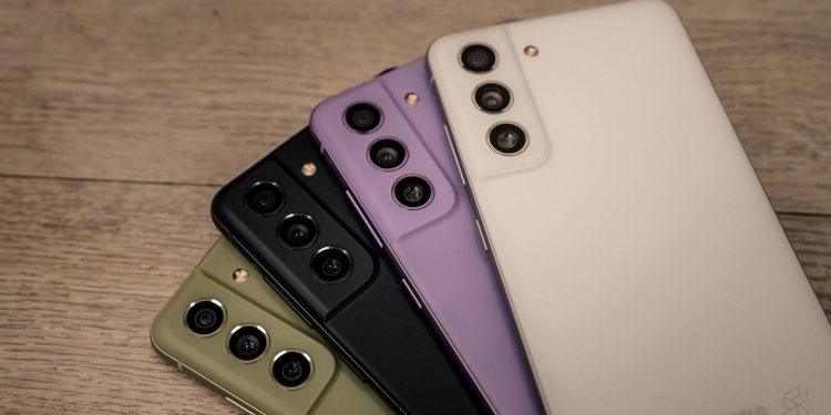 Galaxy S21 FE: peranti flagship Samsung lebih mampu milik hadir tanpa aksesori penting