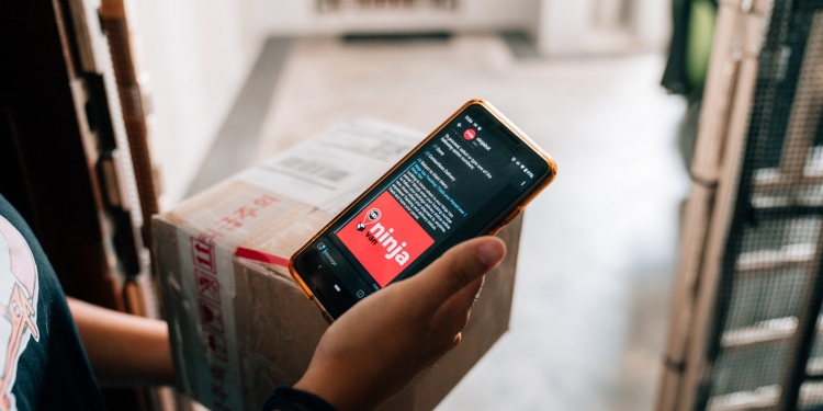 Ninja Van lancar NinjaChat, pengguna boleh jejak pesanan & sembang secara langsung dengan pasukan sokongan