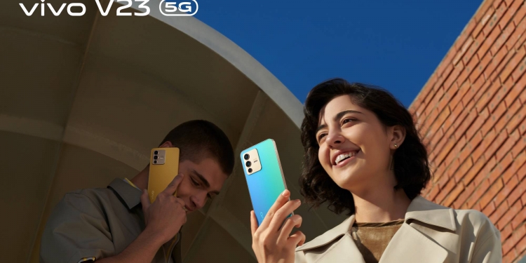 Vivo V23 5G dilengkapi kamera swafoto 50MP dan badan boleh berubah warna pertama di Malaysia