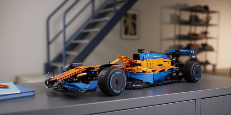 Lego Technic tampilkan kereta lumba McLaren Formula 1, dihasilkan seperti model sebenar