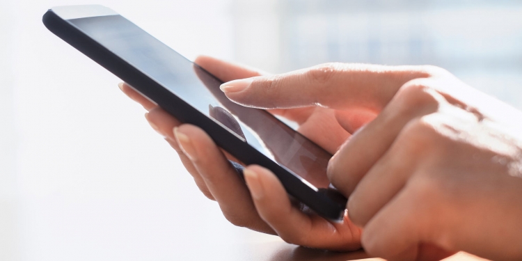 Muat turun aplikasi meragukan & kongsi akaun bank kepada polis, mangsa rugi hampir RM20 ribu