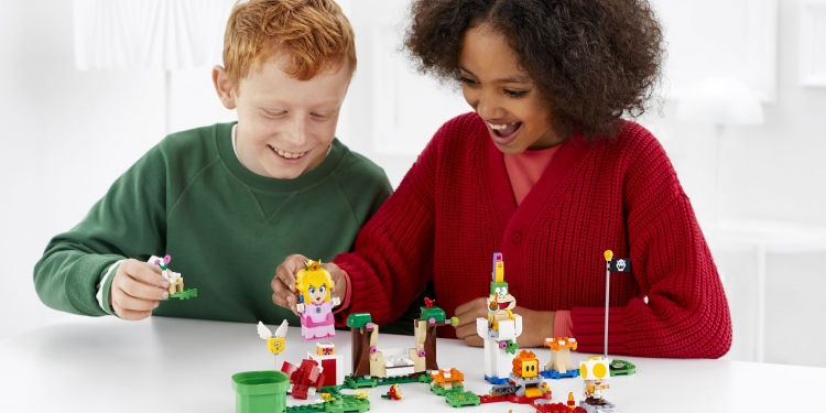 Peminat Lego Super Mario boleh gandingkan Lego Peach bersama Mario & Luigi tidak lama lagi