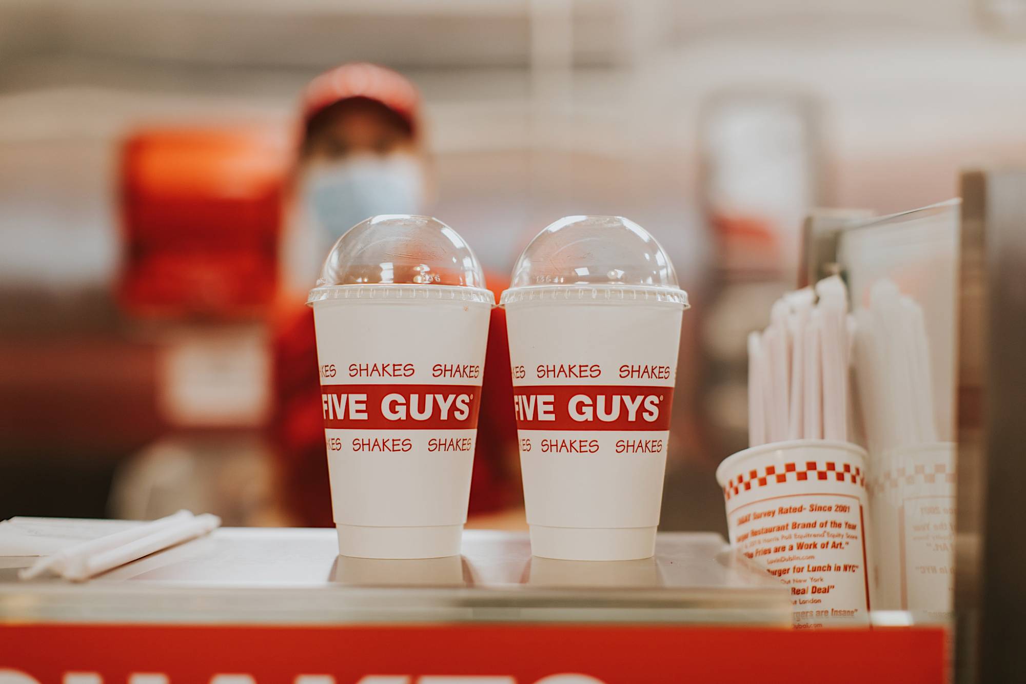 Five Guys kini dibuka di Kuala Lumpur, ada 250,000 gabungan burger dan