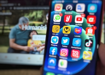 Laman Maybank2u serta aplikasi MAE dan Maybank2u tergendala