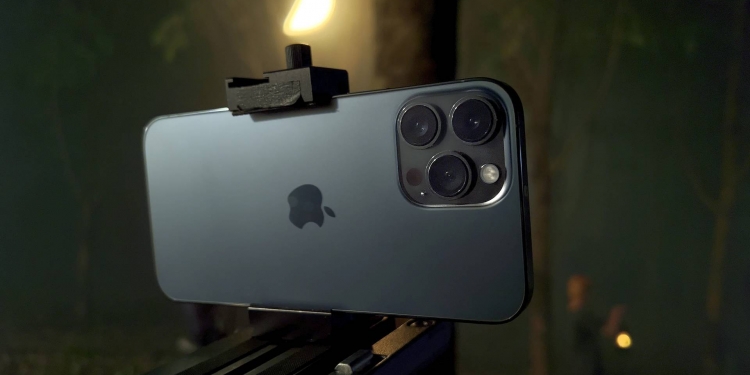 Pengarah filem Shutter, Parkpoom Wongpoom menghasilkan filem seram baru yang dirakam dengan iPhone 13 Pro