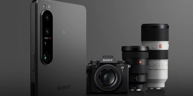 Sony Xperia 1 IV ditambah baik dengan lensa zum optikal pertama dunia untuk telefon pintar