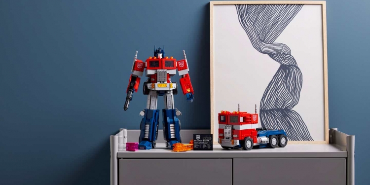 Lego kembalikan nostalgia Optimus Prime 1986, lengkap dengan kiub energon dan matriks