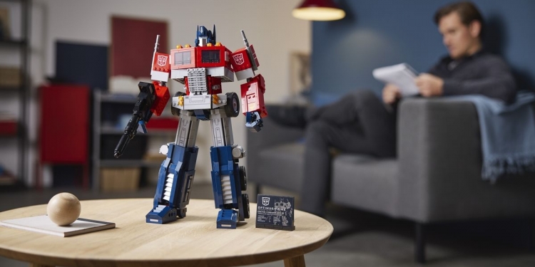 Lego Optimus Prime boleh didapati di Malaysia pada harga RM749