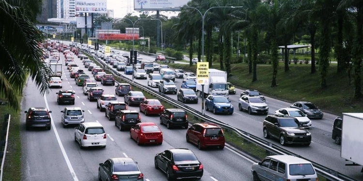 Bilangan kereta tidaklah melebihi populasi Malaysia, ini cerita sebenar