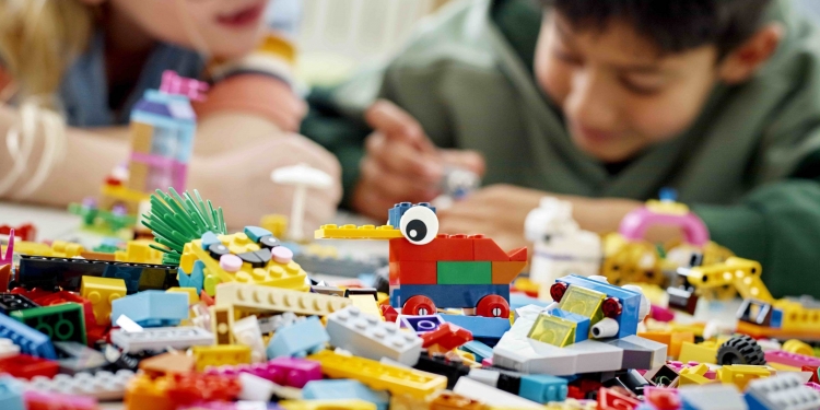 Bata Lego bakal masuki usia 90-tahun, cuba usyar set ulang tahun ekslusif ini