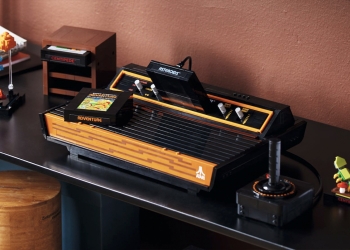 Lego bawakan set permainan video Atari 2600 bersama 3 permainan klasik