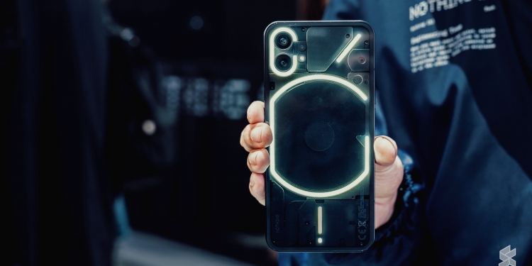 Nothing Phone 1 dilancar di Malaysia, ambil tempahan awal di kedai jalanan Bukit Bintang