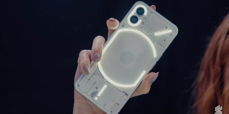 Nothing Phone 1 dilancar di Malaysia, ambil tempahan awal di kedai jalanan Bukit Bintang