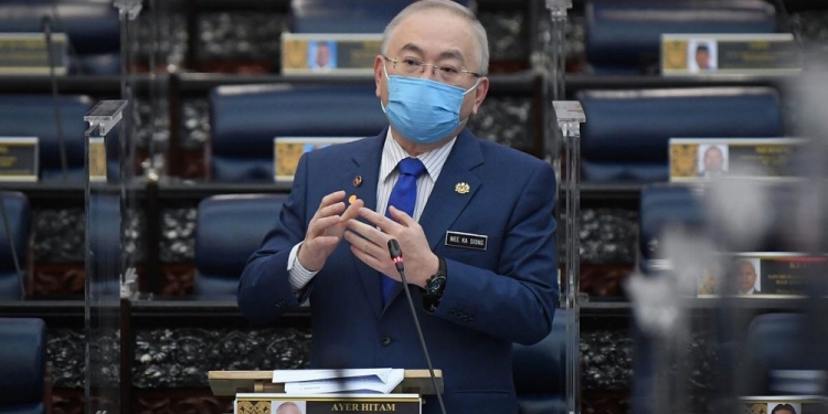 Dr. Wee Ka Siong: Rider p-hailing perlu lesen khas tapi bukanlah GDL seperti lori