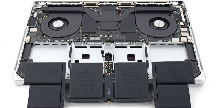Apple dikatakan sengaja susahkan proses menukar bateri MacBook Pro