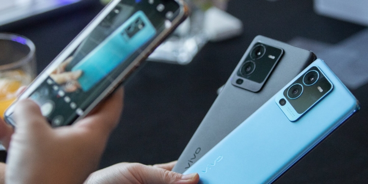 Vivo V25 Pro miliki RAM sehingga 20GB dan kamera swafoto autofokus