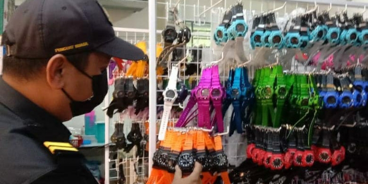 Peniaga live media sosial diserbu KPDNHEP & barang jualan dirampas, apa salah dia?