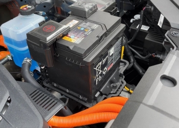 Anda kini boleh dapatkan bantuan ataupun beli bateri kereta baru melalui Setel melalui ciri Auto Assistance