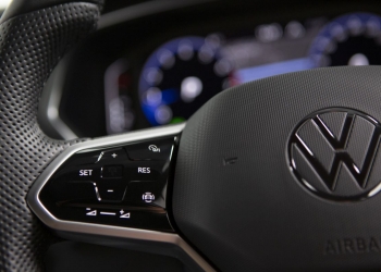 Volkswagen menyesal dan mahu kembali gunakan butang sebenar