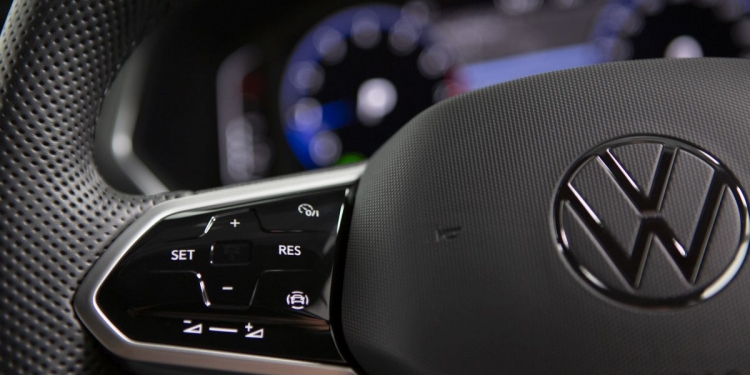 Volkswagen menyesal dan mahu kembali gunakan butang sebenar